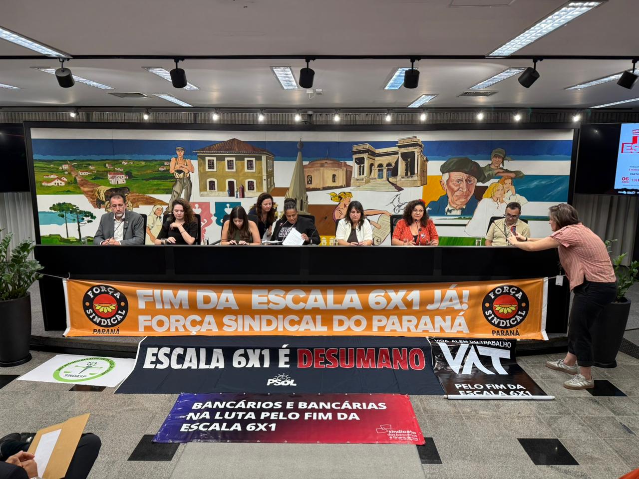 METALÚRGICOS DA GRANDE CURITIBA PARTICIPAM DE DEBATE SOBRE O O FIM DA ESCALA 6X1 E REDUÇÃO DA JORNADA EM AUDIÊNCIA PÚBLICA EM  CURITIBA